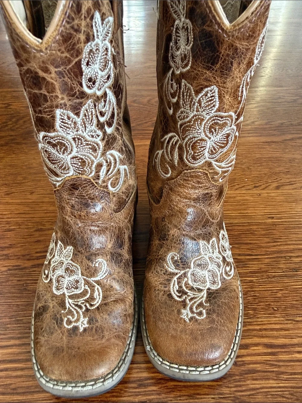 Shyanne Little Lasy floral embroidered western boots